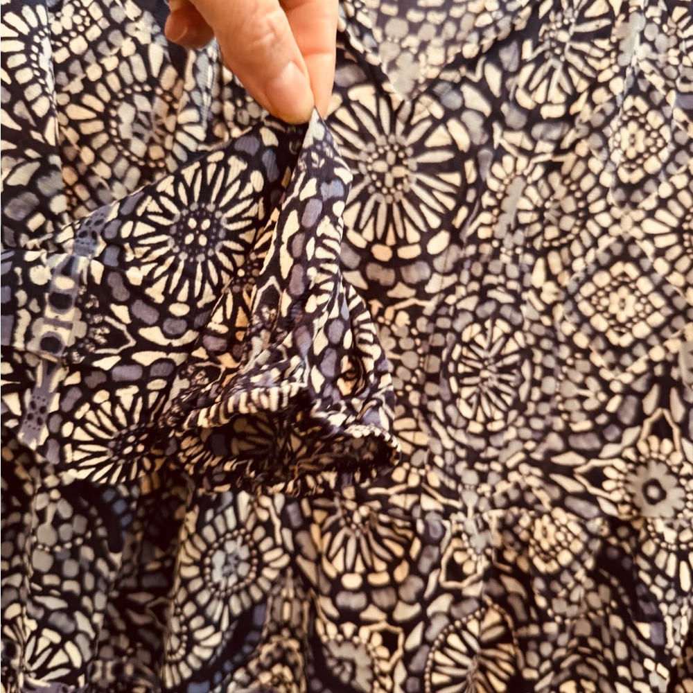Style & Co Stretchy Navy and White Patterned Bohemian top with tie back & detail - Picture 3 of 7